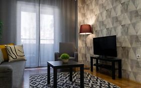 Central Fenix Apartment - Free Private Parking-Fast Wi-Fi